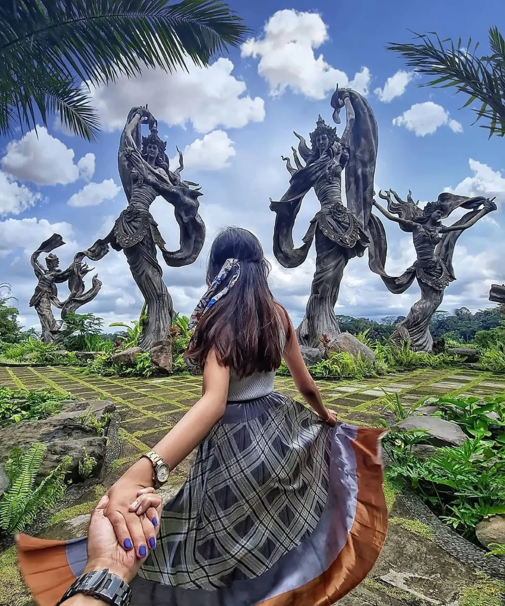 Ubud: Glass Factory Tour, Waterfall, and Dedari Park